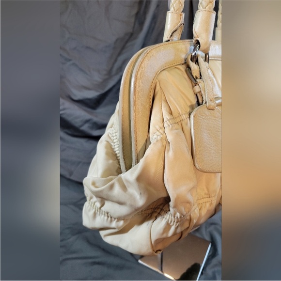 Authentic Prada Nappa Gaufre tote. Creamy white leather. Excellent condition. - Picture 9 of 11